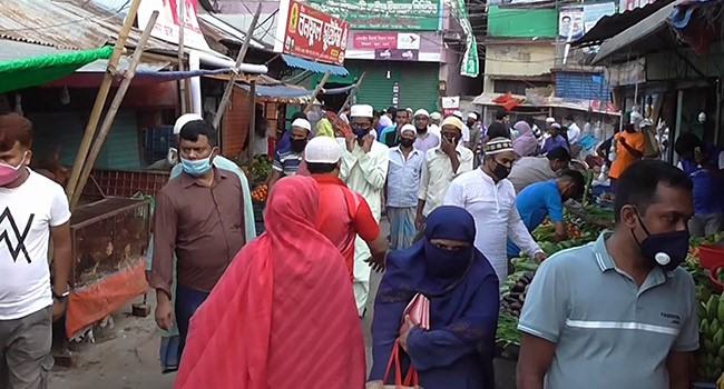 চাঁদপুরে কেউ মানছে না লকডাউন