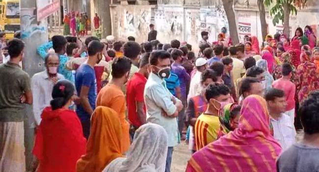 গাজীপুরে শ্রমিকদের অব্যাহত বিক্ষোভ, মহাসড়ক অবরোধ
