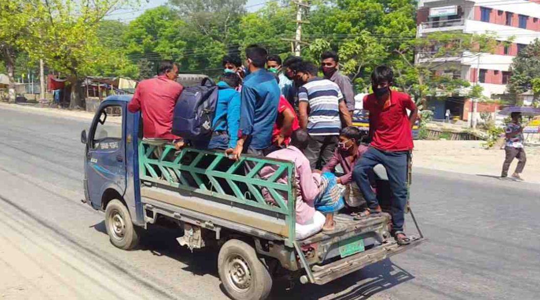 নারায়ণগঞ্জ থেকে পিকআপে সুনামগঞ্জ, জরিমানা গুনলেন চালক