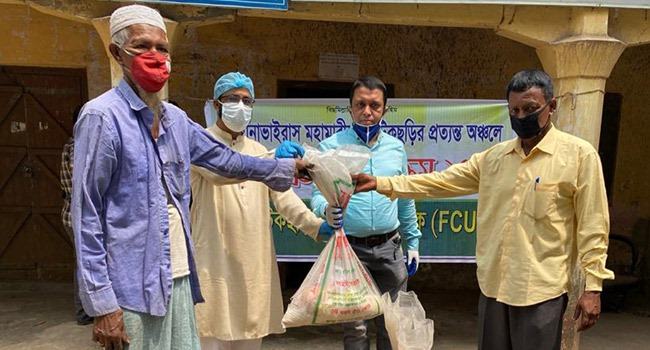 চট্টগ্রামে ১ হাজার পরিবারে ফটিকছড়ি কমিউনিটি ইউকের ত্রাণ বিতরণ