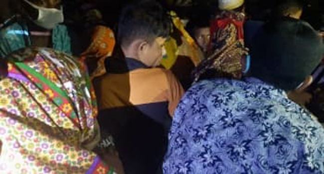 নারায়ণগঞ্জ ছাড়তে যাওয়া ২ শতাধিক গার্মেন্টসকর্মী আটক