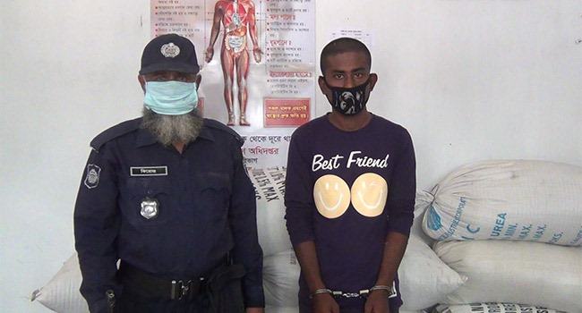 জয়পুরহাটে ১৪ বস্তা সরকারি চালসহ যুবক আটক