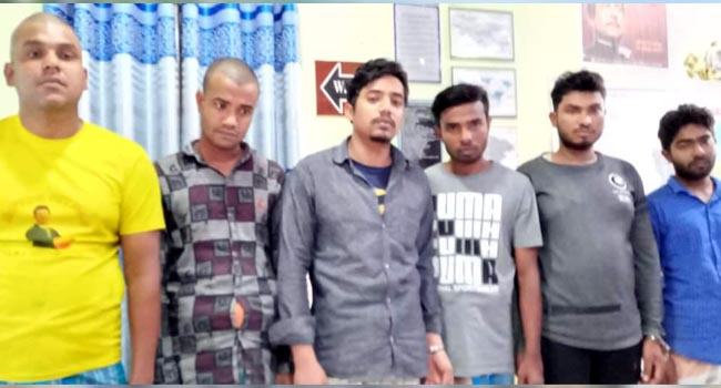 রংপুরে পুলিশ পরিচয়ে ছিনতাই, ৬ যুবককে পুলিশে দিলো জনতা