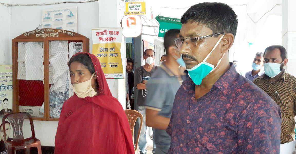 পিয়ারী খাতুনের সহযোগীতায় মেম্বারের চাল আত্মসাত, অতপর...