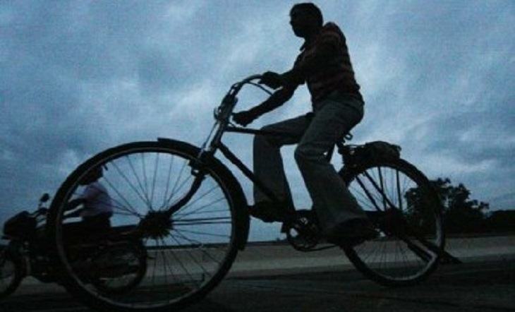 মাকে দেখার জন্য সাইকেলে ৩৫০ কিমি পাড়ি, এখন আইসোলেশনে
