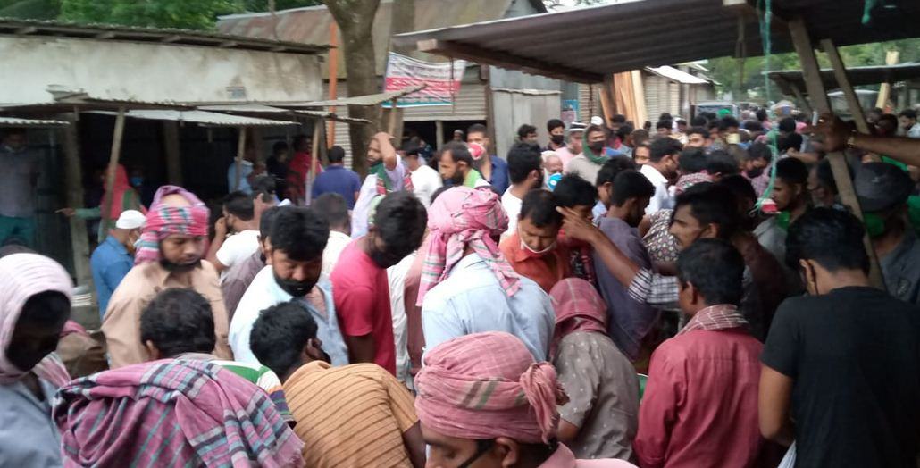 মাছের আড়তে মচ্ছব