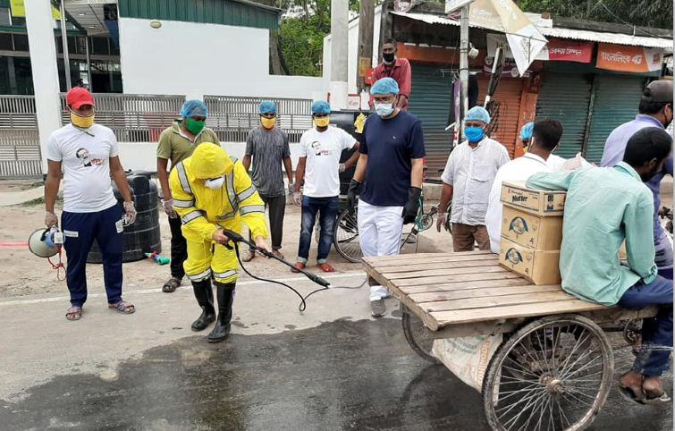 সৈয়দপুরে প্রবেশকারী যানবাহন জীবাণু মুক্ত করতে স্যানিটাইজার ক্যাম্প উদ্বোধন