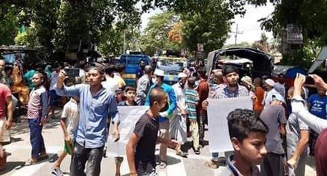 মাদারীপুরে ত্রাণের দাবিতে মহাসড়ক অবরোধ