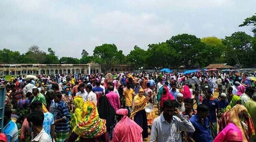 করোনার মধ্যে দেওয়ানগঞ্জের বাজারে উপচে পড়া ভিড়