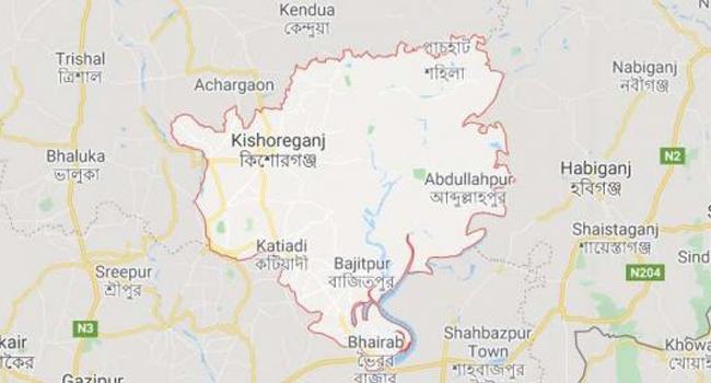 কিশোরগঞ্জে অসহায়দের ত্রানের জন্য ছবির কথা বলে টাকা আদায়, বিক্ষোভ