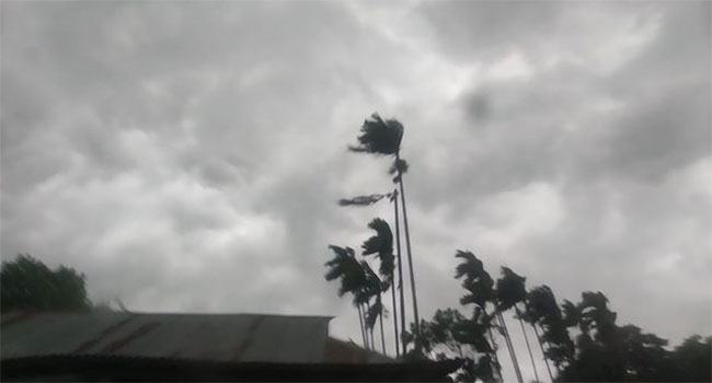 রংপুরে ৮০ কিলোমিটার বেগে ঝড়