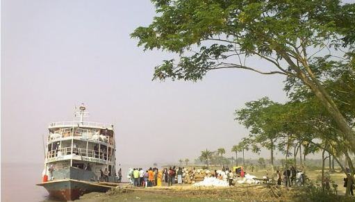 হাতিয়ায় প্রতিদিনই ঢুকছে শত শত যাত্রী