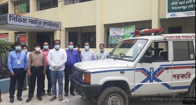 স্বাস্থ্য কমপ্লেক্সের এ্যাম্বুলেন্স সচল করে চালকও দিলেন ব্যারিস্টার ইমন
