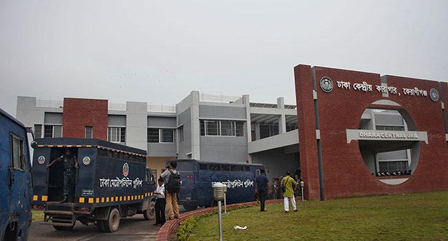 কারাগারে সংক্রমণ ঠেকাতে রাজবন্দী ও লঘু দণ্ডপ্রাপ্তদের মুক্তি দেয়ার দাবি আইনবিদদের