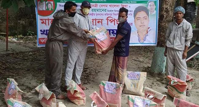 ফরিদপুরে যুবদল নেতা পিংকুর ২ হাজার পরিবারকে খাদ্য সহায়তা