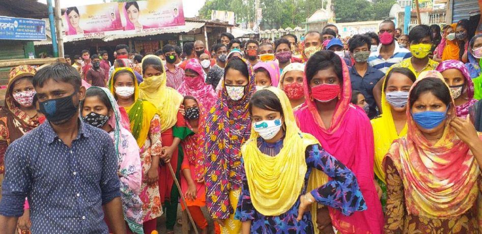 সংক্রামণ সুরক্ষা নীতি উপেক্ষা করে গাজীপুরে শ্রমিক বিক্ষোভ