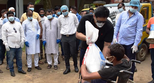 দেবিদ্বারে ২০ হাজার পরিবারকে এমপি ফখরুলের খাদ্য সহায়তা