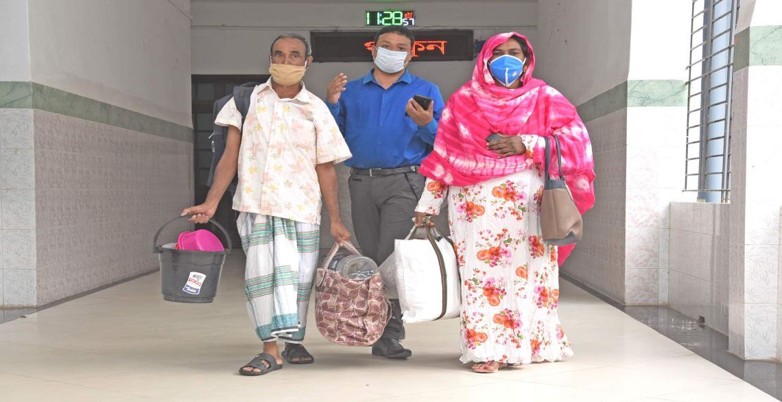 করোনা জয় করে বাড়ি ফিরলেন শাহ আলম