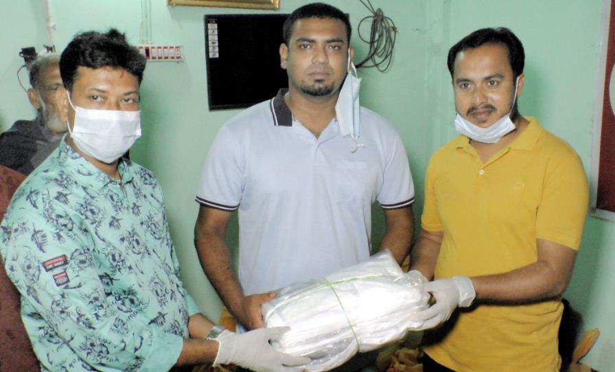 ‘নৈতিক দায়িত্ব থেকে অসহায় পরিবারগুলোর পাশে আছি’