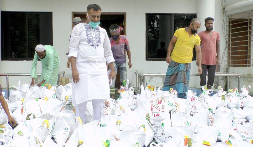 ঈদুল ফিতর পর্যন্ত অসহায় মানুষের পাশে থাকার আশ্বাস যুবলীগ নেতার