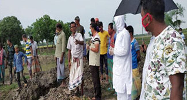 চৌগাছায় ইউএনও’র হস্তক্ষেপে রক্ষা পেল হাজার বিঘা জমির ধান