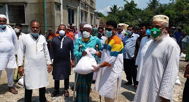 সোনারগাঁওয়ে ইমাম, মুয়াজ্জিন ও অসহায় পরিবারের মাঝে খাদ্য সহায়তা