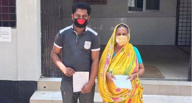 করোনা জয় করে বাড়ি ফিরলেন মা-ছেলে