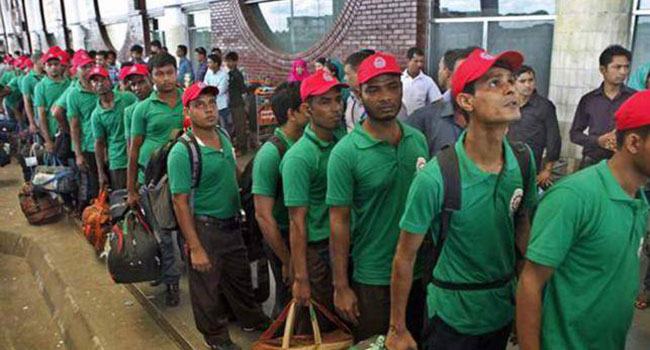 অসহায় প্রবাসীদের পাশে দাঁড়ান