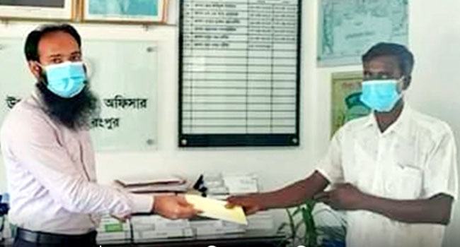 এবার প্রধানমন্ত্রীর ত্রাণ তহবিলে ২০ হাজার টাকা দিলেন এক মুচি