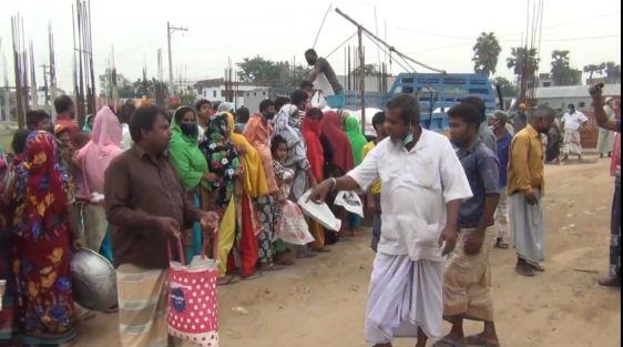গাজীপুরে ওএমএস’র আটা ওজনে কম দেয়ায় মামলা ও জরিমানা