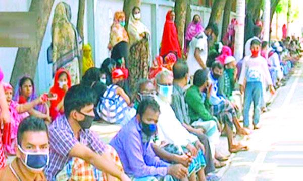 মধ্যবিত্তের অবস্থা করুণ নিম্নবিত্তের চেয়েও