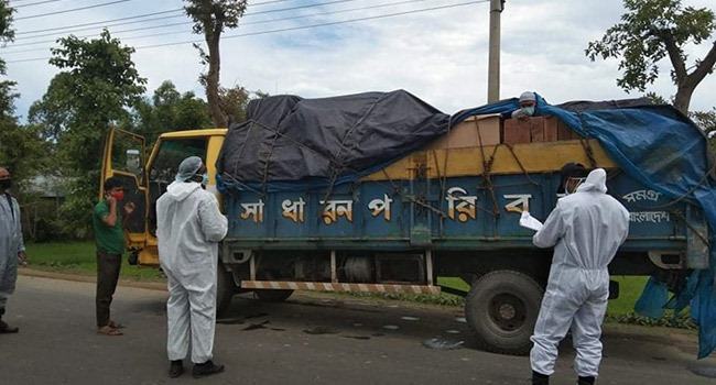 ট্রাকে বস্তায় প্যাঁচানো ও দড়ি দিয়ে বাঁধা ৫ যাত্রী, গন্তব্য ছিল দেবীগঞ্জ