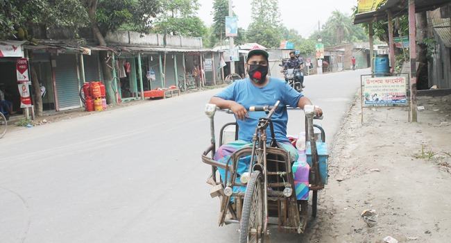 লকডাউনেও একমুঠো খাবারের সন্ধান