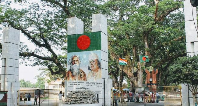 আটকে আছে ২ হাজার ট্রাক, মুখ থুবড়ে পড়েছে বেনাপোল বন্দর
