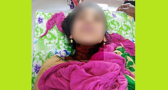 ব্লেড দিয়ে কেটে ও ব্লেড খাইয়ে গৃহবধূকে হত্যা