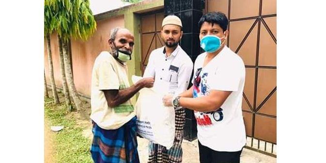 ‘ত্রাণ নয়, দান নয়, উপহার সামগ্রী প্রদান’