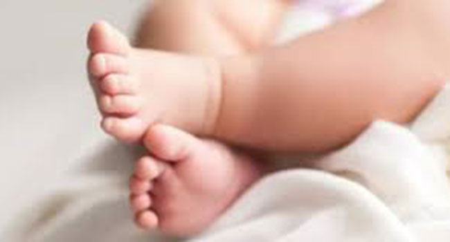 বস্তা খুলতেই বের হয়ে এলো ছটফট করতে থাকা শিশু