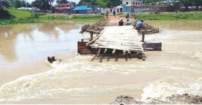 শায়েস্তাগঞ্জে স্রোতে ভেসে গেল বিকল্প সেতু