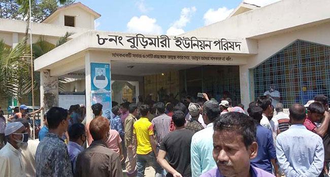 বুড়িমারী বাজারে দোকানিকে জরিমানা করায় নির্বাহী ম্যাজিষ্ট্রেটকে ঘেরাও