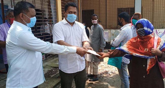 পোরশায় এতিমখানা ও অসুস্থদের মাঝে অনুদানের চেক বিতরণ