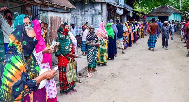 মহম্মদপুরে এখনো ত্রাণ পাননি শতকরা ৫৫ পরিবার, মানছে না লকডাউন