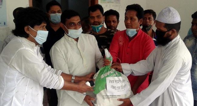 ফরিদপুরে ইমামদের মাঝে খাদ্য সহায়তা প্রদান