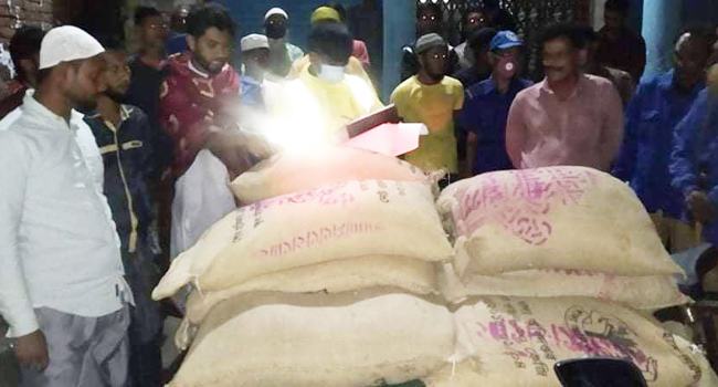 ময়মনসিংহে পাচারকালে খাদ্যবান্ধব কর্মসূচীর ১১ বস্তা চাল উদ্ধার