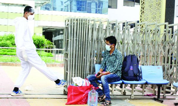 বেড়েই চলছে পুলিশে আক্রান্তের সংখ্যা