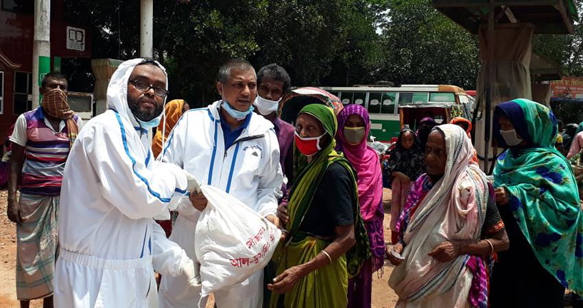 সিরাজদিখানে ৪ শতাধিক পরিবারকে খাদসামগ্রী বিতরণ