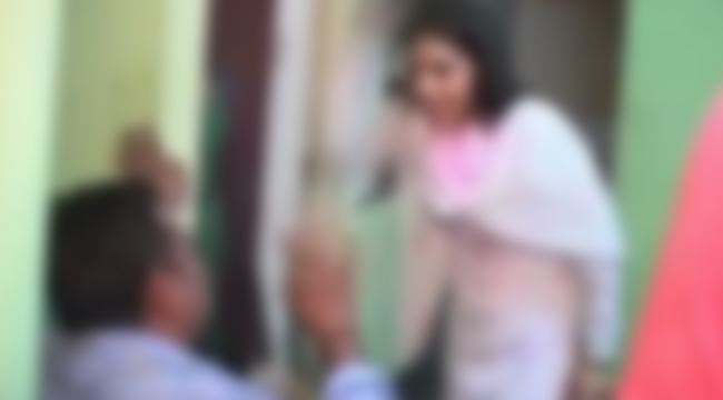 পরকীয়া প্রেমিকের জ্বালাতনে অতীষ্ঠ হয়ে গায়ে আগুন গৃহবধূর