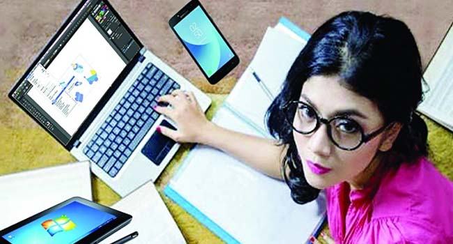 লকডাউনে মোবাইল-ল্যাপটপে চোখ সারাক্ষণ, যেভাবে রক্ষা করবেন চোখ