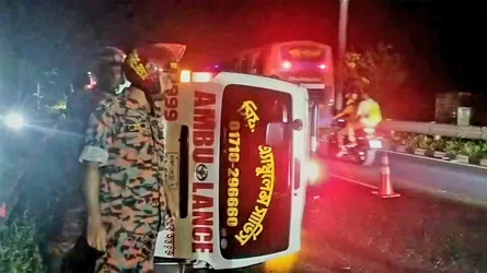 ঢাকা-মাওয়া এক্সপ্রেসওয়েতে অ্যাম্বুলেন্স উল্টে শিশুসহ আহত ৫