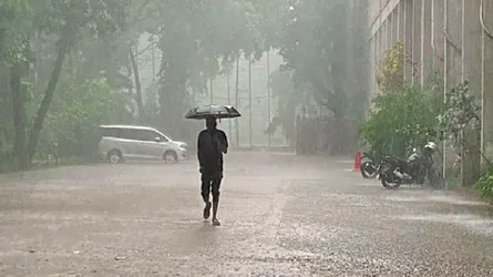 ৫ জেলায় ৫০০ মিলিমিটার বৃষ্টির আভাস, ভূমিধসের সতর্কতা