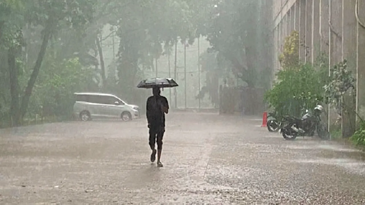 ৫ জেলায় ৫০০ মিলিমিটার বৃষ্টির আভাস, ভূমিধসের সতর্কতা